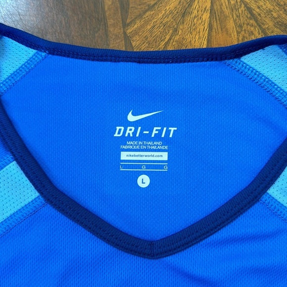 NIKE & UNDER ARMOUR BUNDLE 2 Sport Tops - Size Medium/Large - Picture 9 of 10